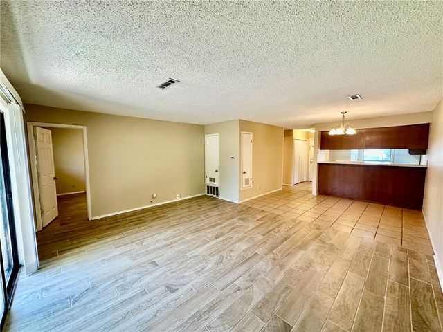 1320 W Linden Street, Rogers, AR 72756