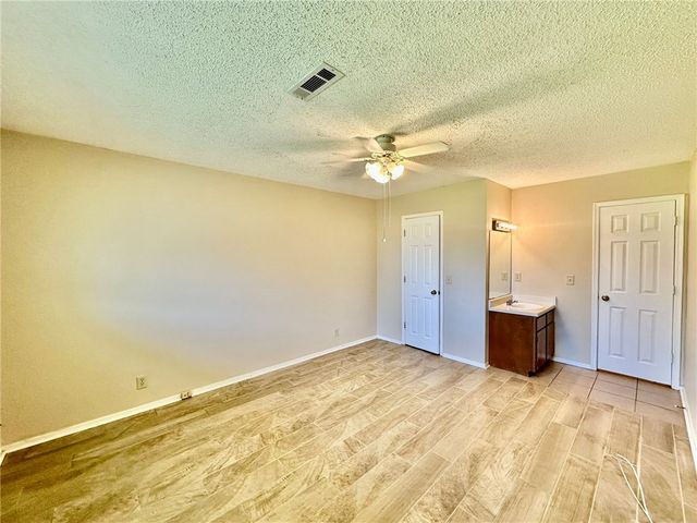 1320 W Linden Street, Rogers, AR 72756