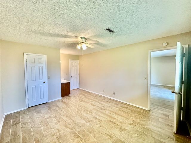 1320 W Linden Street, Rogers, AR 72756