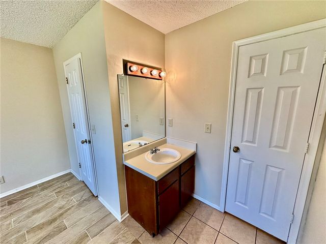 1320 W Linden Street, Rogers, AR 72756