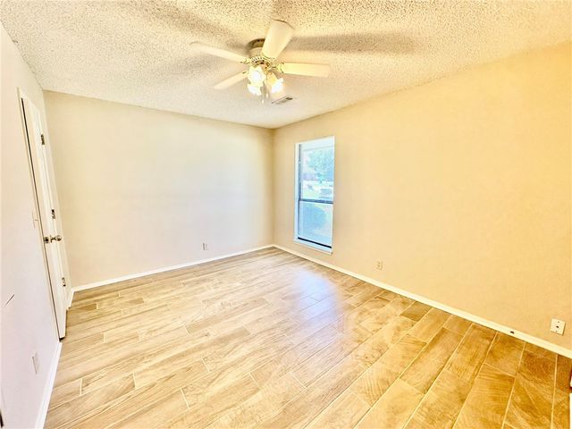 1320 W Linden Street, Rogers, AR 72756