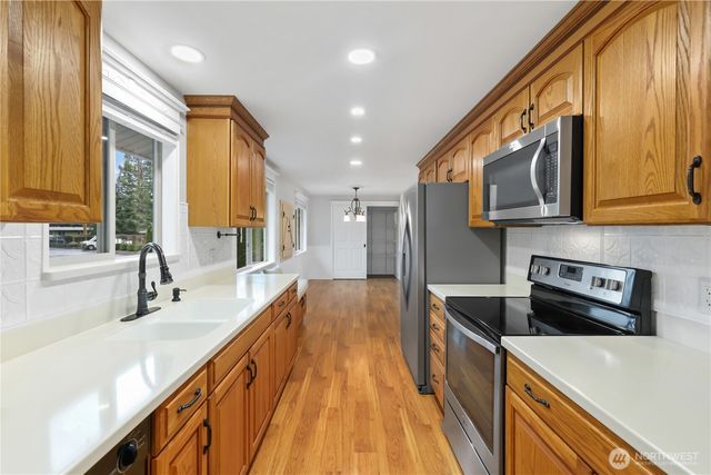 206 SW 303rd Street, Federal Way, WA 98023