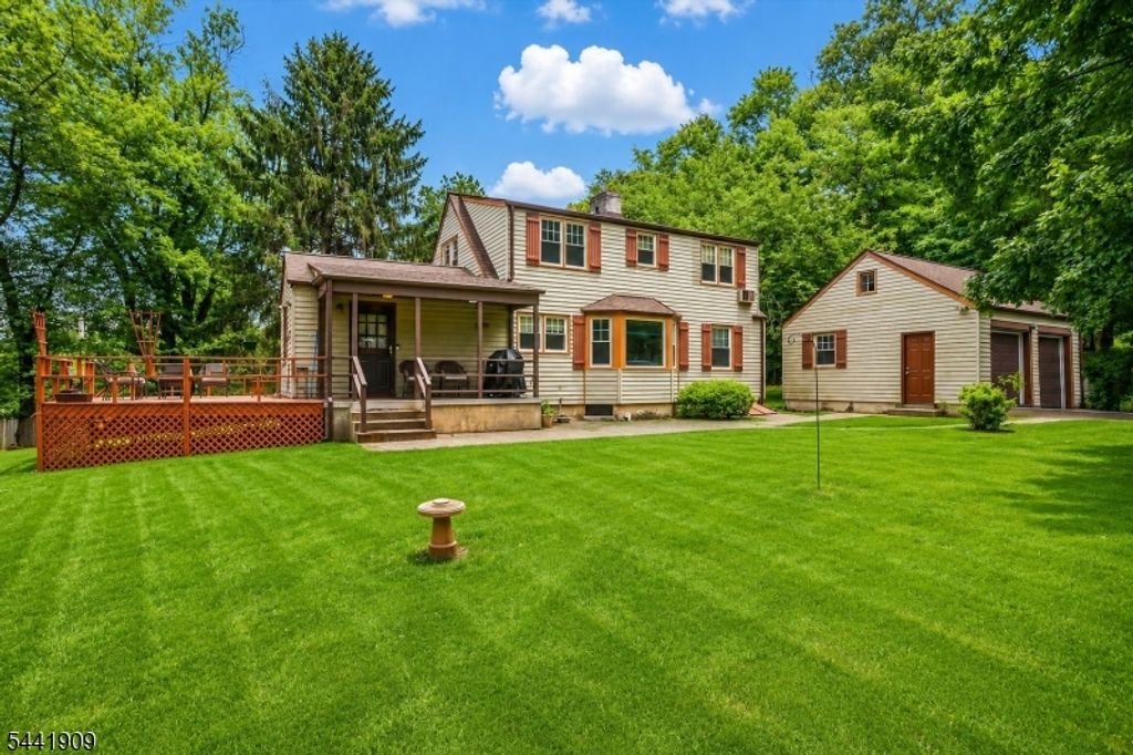 821 Miller Ln, Bridgewater Twp., NJ 08836 — exterior