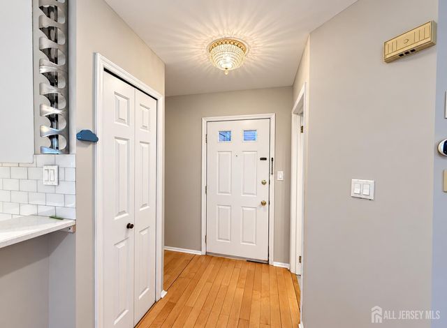 342 Crosspointe Drive, East Brunswick, NJ 08816