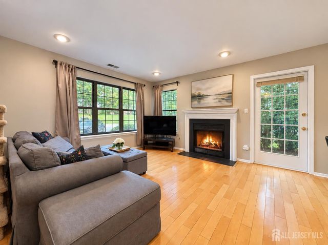 342 Crosspointe Drive, East Brunswick, NJ 08816