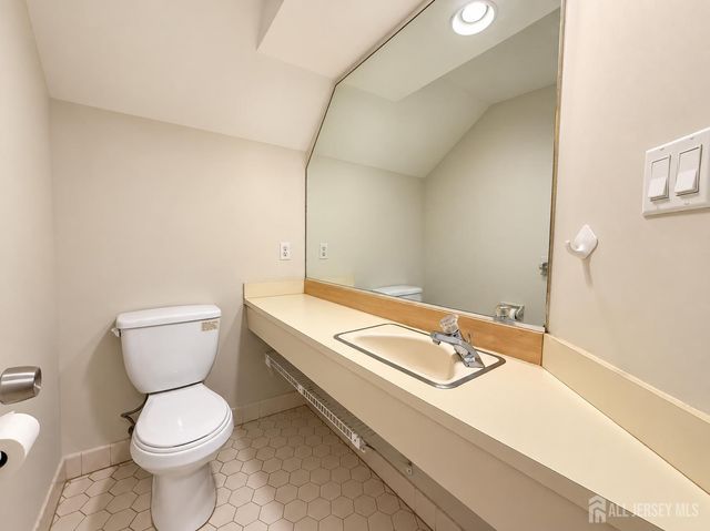 342 Crosspointe Drive, East Brunswick, NJ 08816