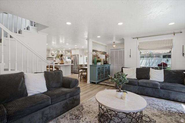 128 W PHEASANTBROOK CIR, Centerville, UT 84014