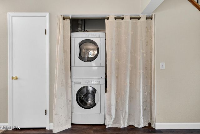 6 Freemans Way, Halfmoon, NY 12065