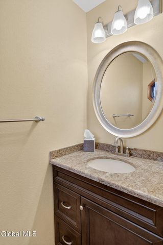 6 Freemans Way, Halfmoon, NY 12065