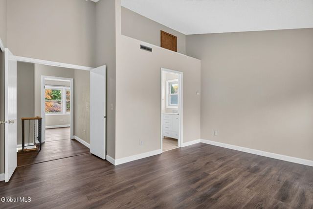 6 Freemans Way, Halfmoon, NY 12065