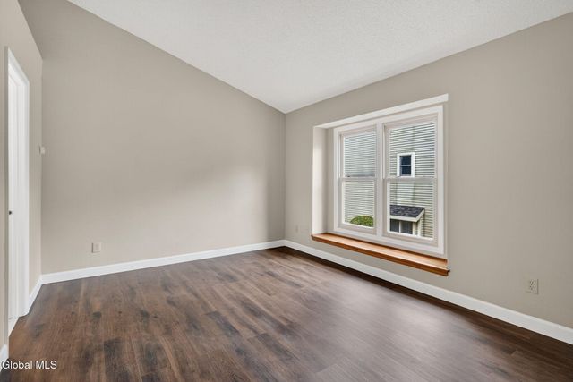 6 Freemans Way, Halfmoon, NY 12065