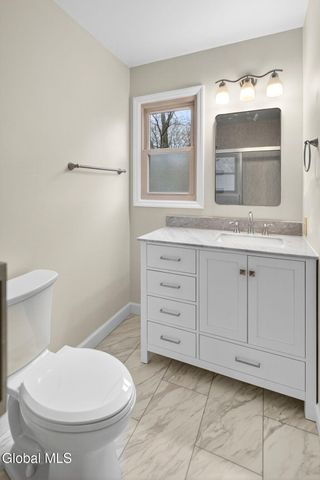 6 Freemans Way, Halfmoon, NY 12065