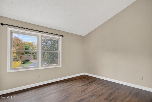 6 Freemans Way, Halfmoon, NY 12065