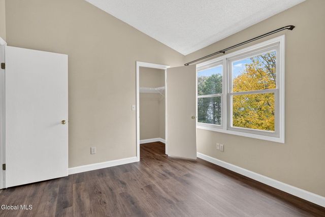 6 Freemans Way, Halfmoon, NY 12065