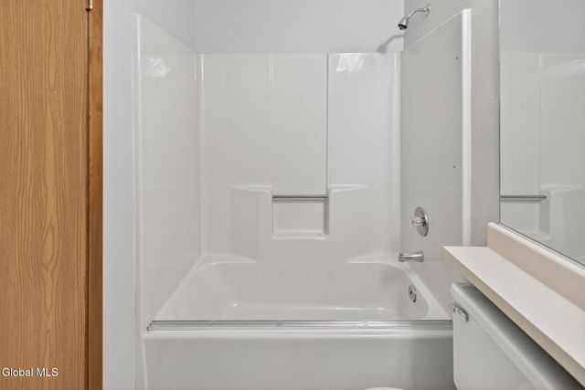 6 Freemans Way, Halfmoon, NY 12065