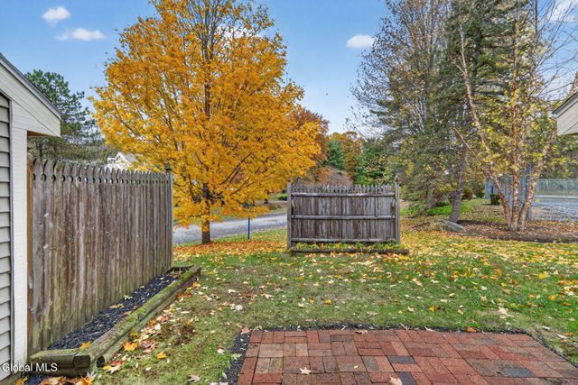 6 Freemans Way, Halfmoon, NY 12065