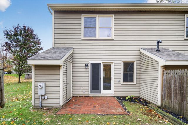 6 Freemans Way, Halfmoon, NY 12065