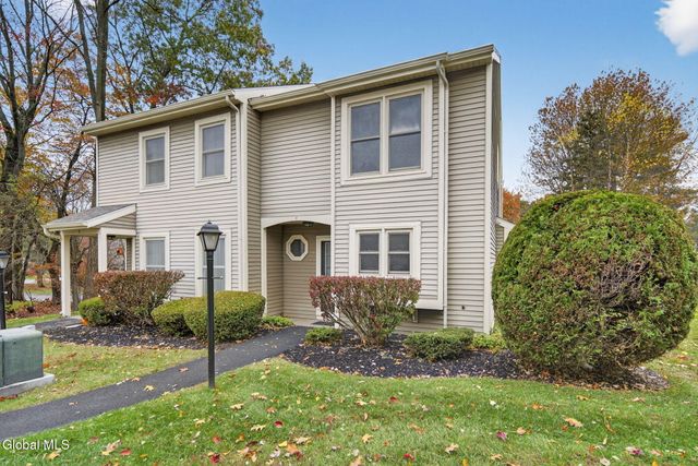 6 Freemans Way, Halfmoon, NY 12065