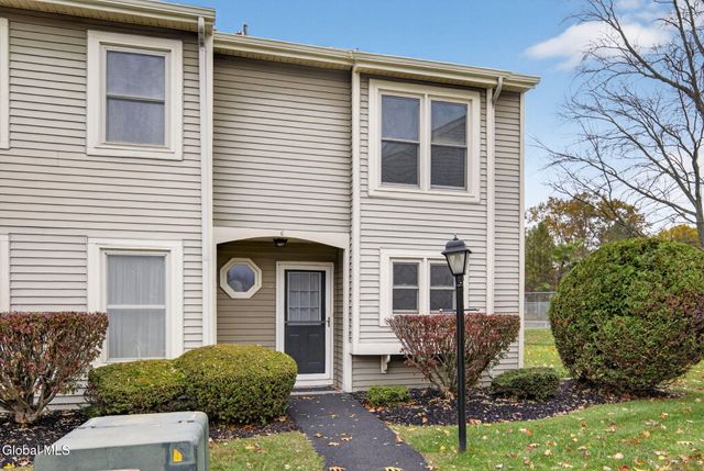 6 Freemans Way, Halfmoon, NY 12065