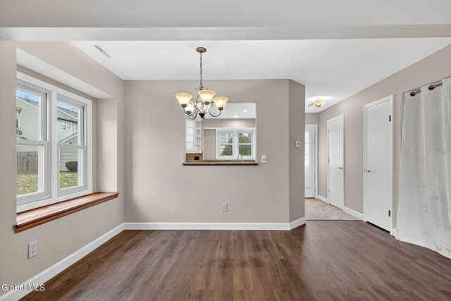 6 Freemans Way, Halfmoon, NY 12065