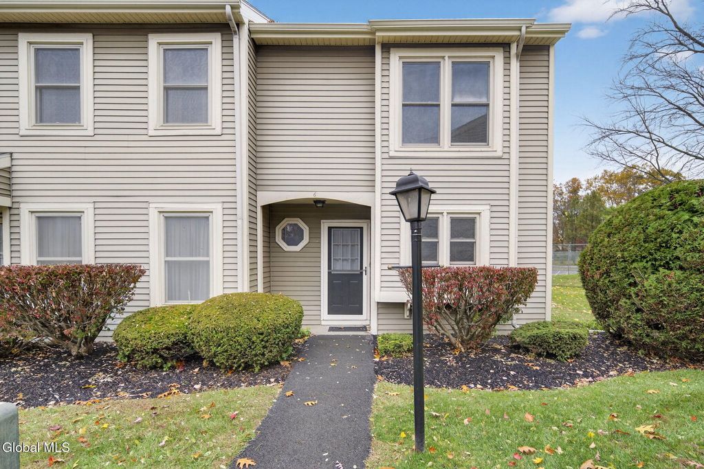 6 Freemans Way, Halfmoon, NY 12065