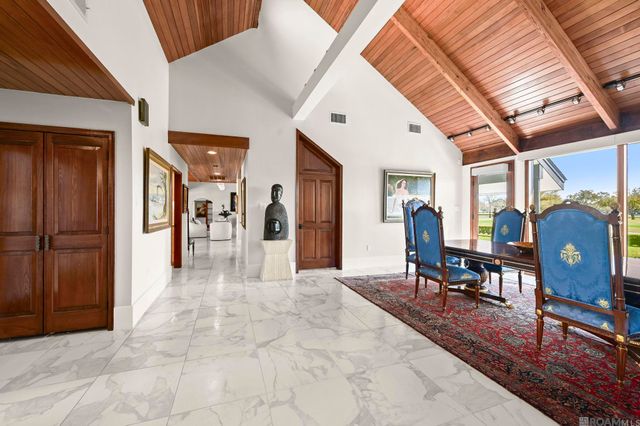 8742 W Fairway Dr, Baton Rouge, LA 70809