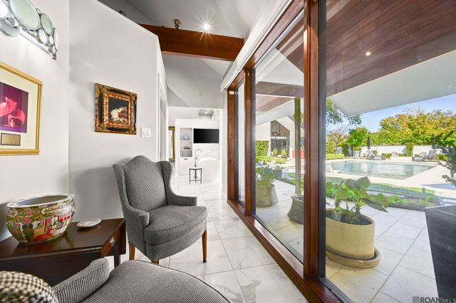 8742 W Fairway Dr, Baton Rouge, LA 70809