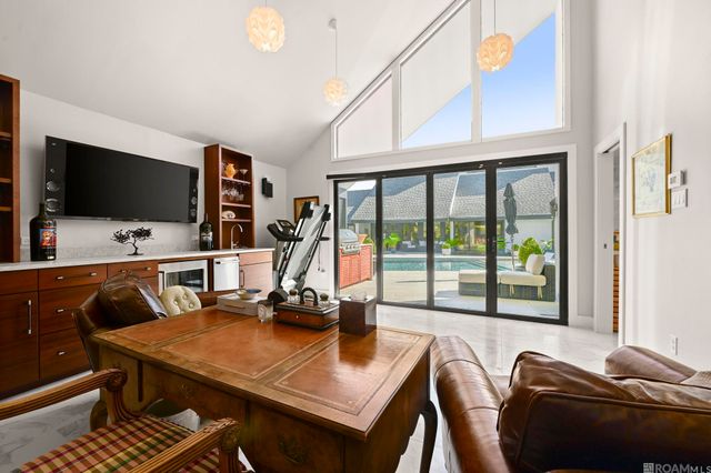 8742 W Fairway Dr, Baton Rouge, LA 70809