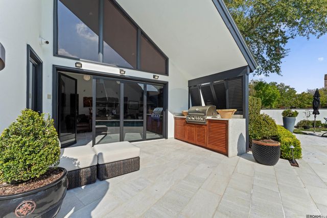 8742 W Fairway Dr, Baton Rouge, LA 70809