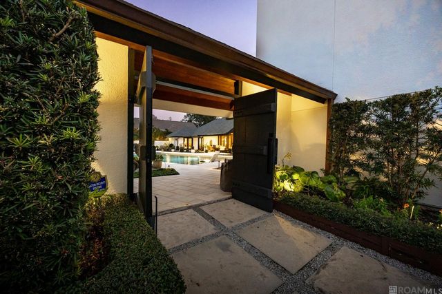 8742 W Fairway Dr, Baton Rouge, LA 70809