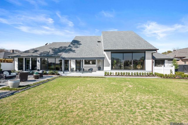 8742 W Fairway Dr, Baton Rouge, LA 70809