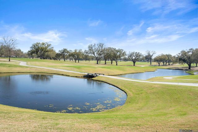 8742 W Fairway Dr, Baton Rouge, LA 70809