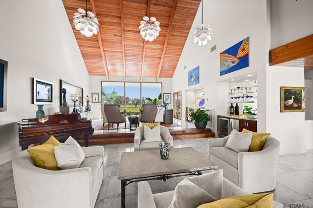 8742 W Fairway Dr, Baton Rouge, LA 70809