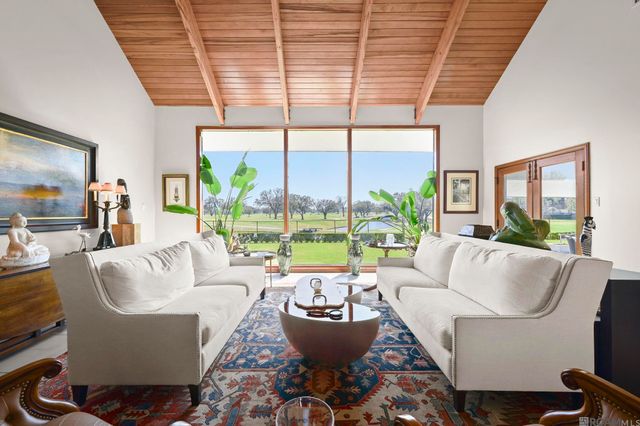 8742 W Fairway Dr, Baton Rouge, LA 70809