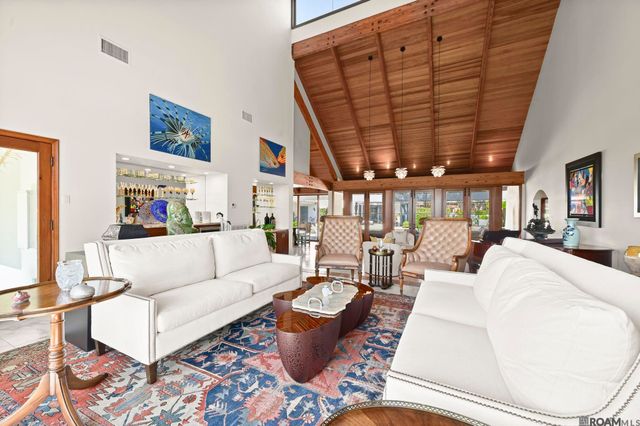 8742 W Fairway Dr, Baton Rouge, LA 70809