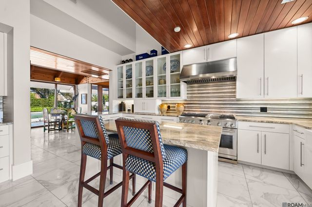 8742 W Fairway Dr, Baton Rouge, LA 70809