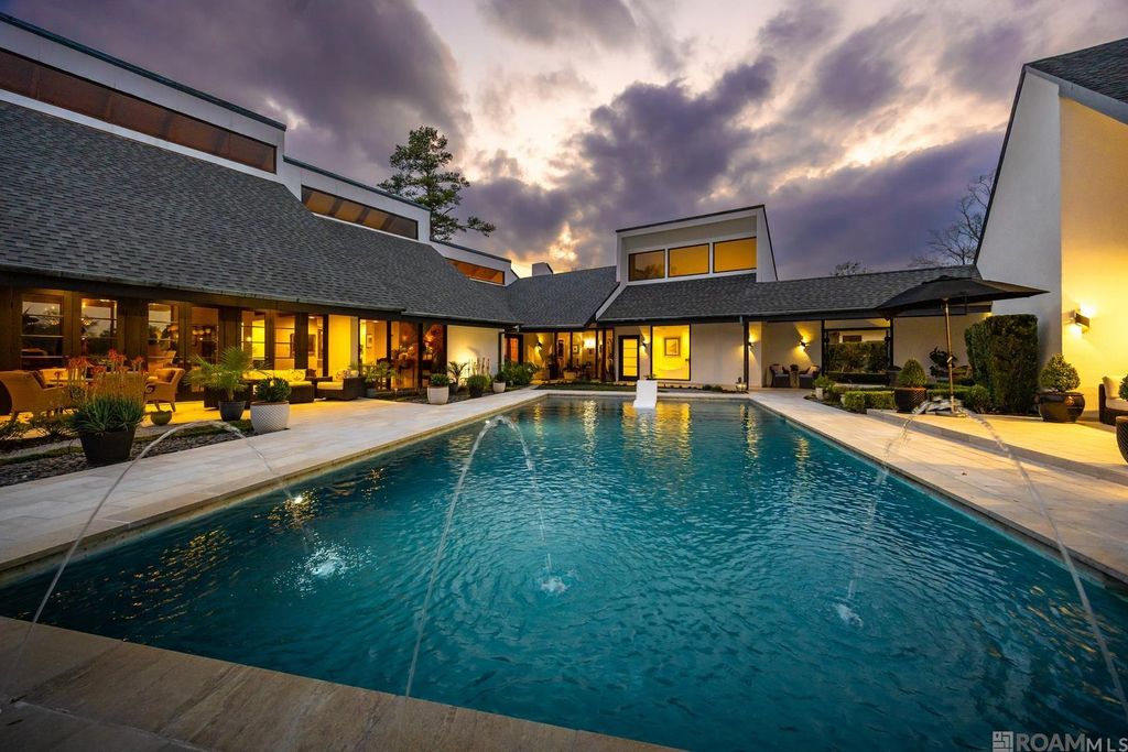 8742 W Fairway Dr, Baton Rouge, LA 70809