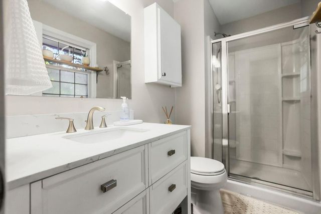 516 Oakbrook Drive, Lansing, KS 66043