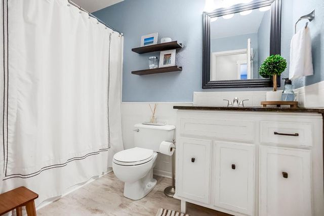516 Oakbrook Drive, Lansing, KS 66043