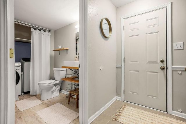 516 Oakbrook Drive, Lansing, KS 66043