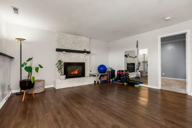 516 Oakbrook Drive, Lansing, KS 66043