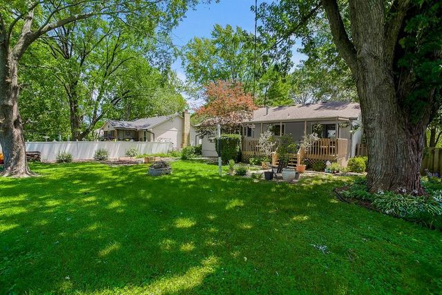 516 Oakbrook Drive, Lansing, KS 66043