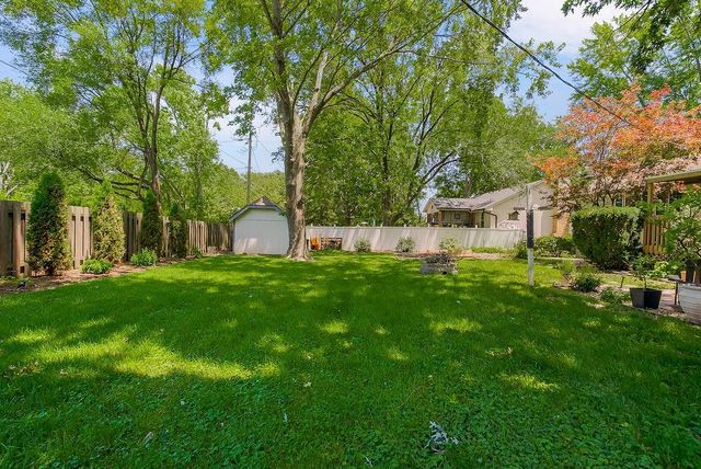 516 Oakbrook Drive, Lansing, KS 66043