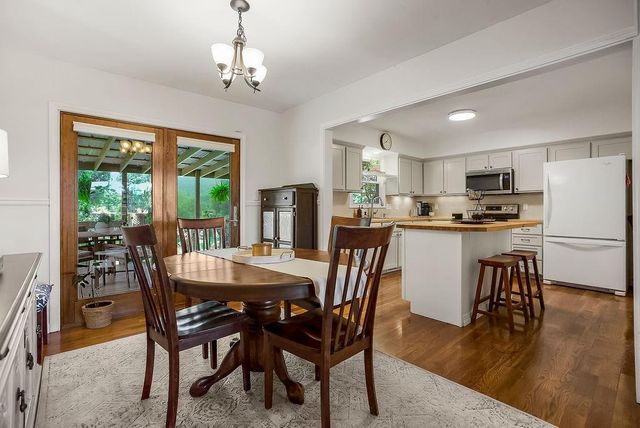516 Oakbrook Drive, Lansing, KS 66043