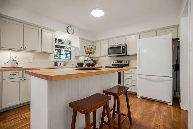 516 Oakbrook Drive, Lansing, KS 66043