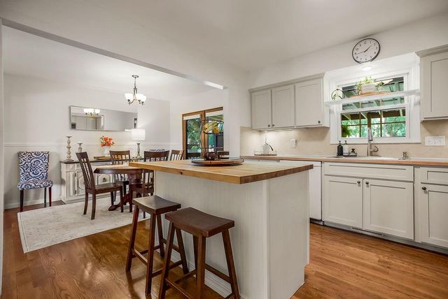 516 Oakbrook Drive, Lansing, KS 66043