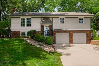 516 Oakbrook Drive, Lansing, KS 66043