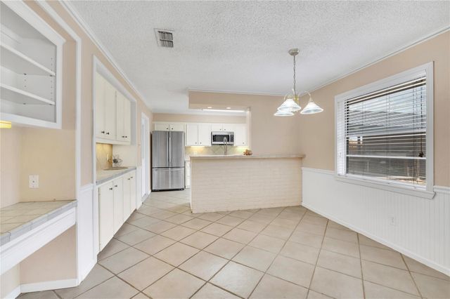 605 S Heather Lane, Friendswood, TX 77546