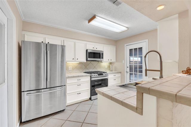 605 S Heather Lane, Friendswood, TX 77546