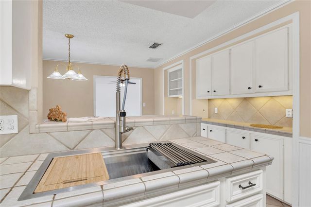 605 S Heather Lane, Friendswood, TX 77546